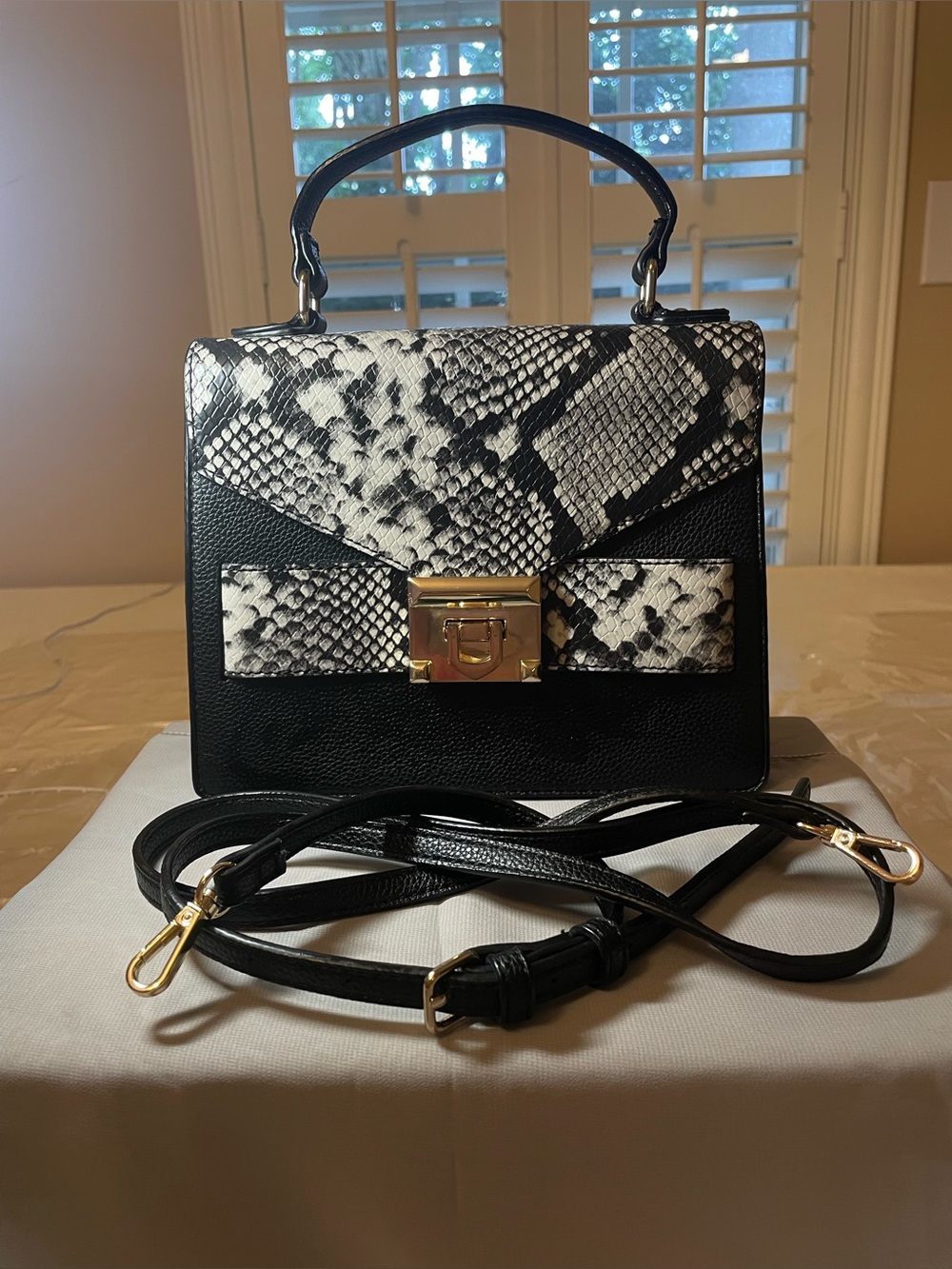 Aldo Black Crossbody/Shoulder HandBag Black Grey White Snakeskin. Gold Hardware.